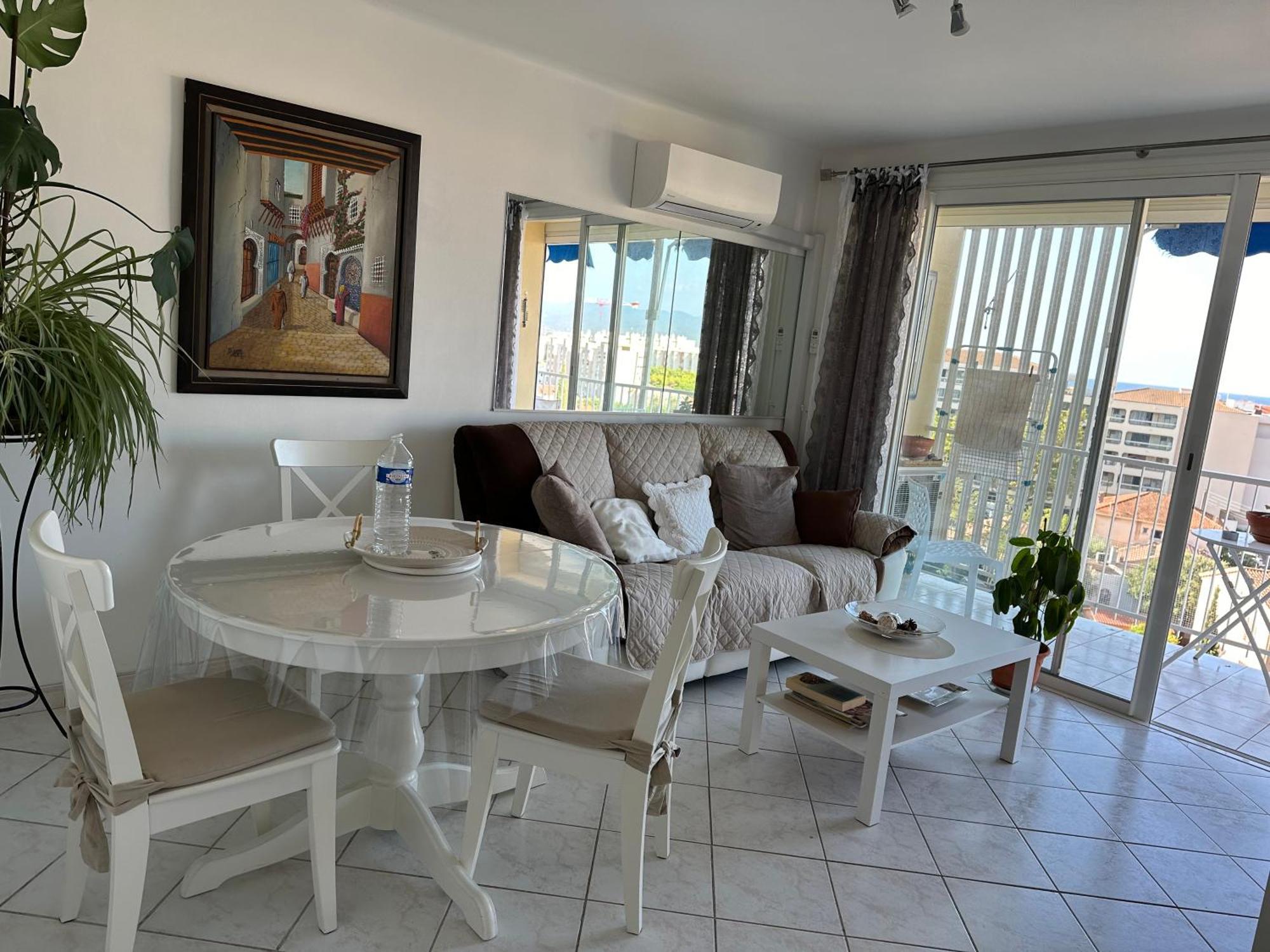 Apartment De 42 M A 200 M De La Frejus